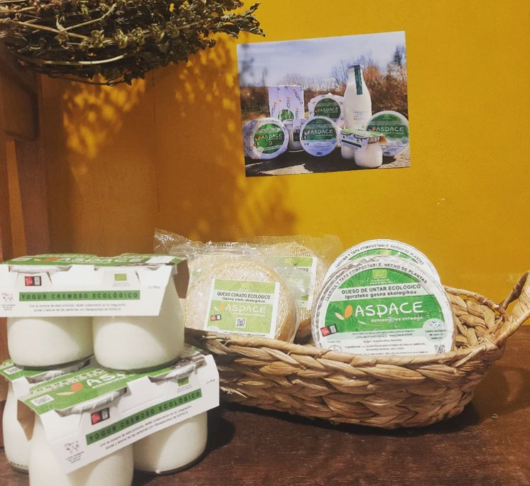 AspaceNavarra's tweet photo. ¡@Geltoki_ ya vende nuestros productos Aspace Biointegra!
Su proyecto promociona la economía social y solidaria, y favorece la autosuficiencia económica.
Ahora, además apoyan a las personas con discapacidad con nuestro proyecto #Biointegra.
#SomosAspace #ParalisisCerebral https://t.co/le7CIbU0HR