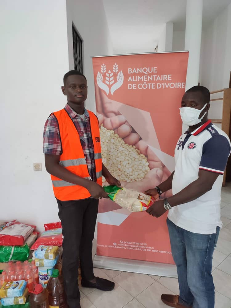 BanqueIvoire's tweet photo. Une bonne alimentation joue un rôle essentiel sur notre santé.
Dans la réalisation sa mission, elle a octroyé des vivres et non vivres aux ONG Conscience Propre et Y voir et Sourire, deux de ses associations affiliée. https://t.co/MfFeqNw3PU