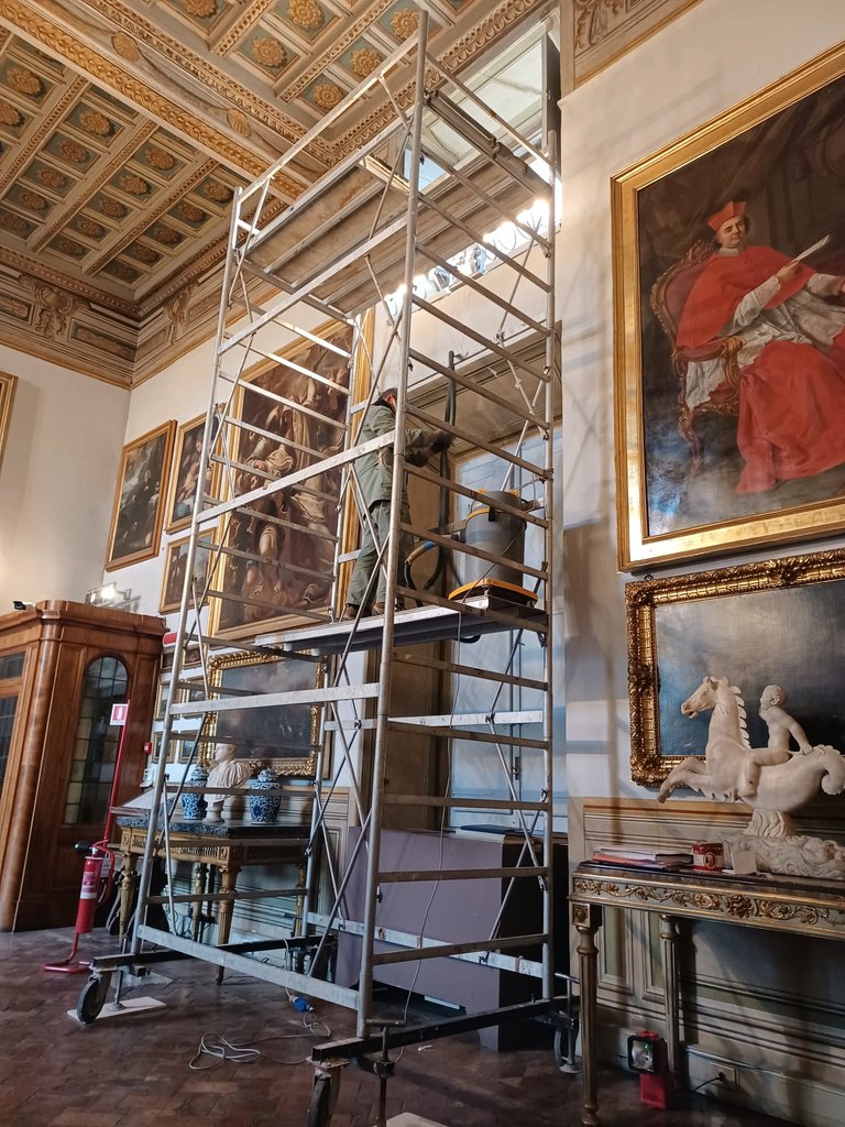 galleriaspada's tweet photo. A museo chiuso...🛠
Ovvero: di come stare in perenne movimento per far sì che una preziosa collezione barocca appaia perfettamente ferma nel tempo.
#IMWD2021 https://t.co/HkCRbJwFbz