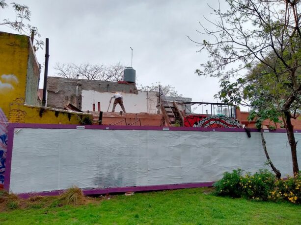 DeAcaEnMasOk's tweet image. AHORA en #DeAcáEnMás — Hablamos con Nacho Iraola, editor, sobre el festival en Villa Ortúzar en defensa de una plaza donde construirán un edificio.

Escuchá @urbanaplayfm 🔊 
🔗 urbanaplayfm.com 
👨🏻‍💻 Youtube: urbanaplayfm.com/vivo
💬 Twitch.tv/UrbanaPlay