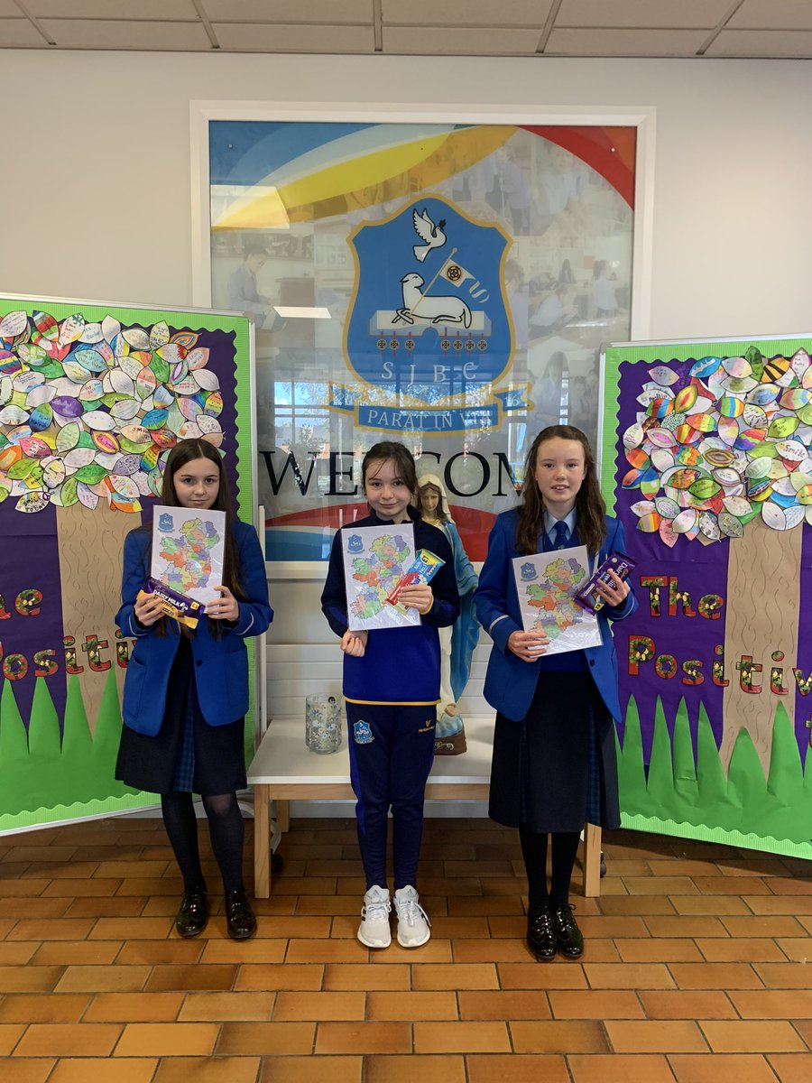 Our Geography top achievers in KS3 were awarded their prizes this morning. Fantastic work, keep it up! 🌟🌍 <a href="/nmurraySJBC/">SJBC</a>