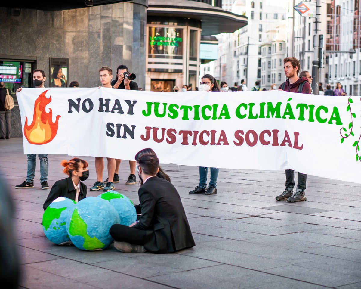 🌍 Ayer denunciamos que desde el #NorteGlobal, con nuestras empresas, nuestro consumo excesivo y  con nuestra mirada colonial somos, con gran diferencia, responsables de la Crisis Climática y la forma desigual en la que afecta a diferentes territorios. 

❌ ¡Cambiemos esto! ✊