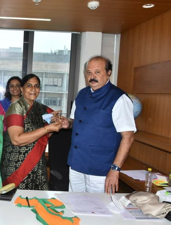 AshmitaPShiroya's tweet image. ગુજરાત સરકારના કેબિનેટ મંત્રી શ્રીમાન @purneshmodi જી ને જન્મદિવસની અનેકાઅનેક શુભકામનાઓ..

#HBDPurneshModi24x7