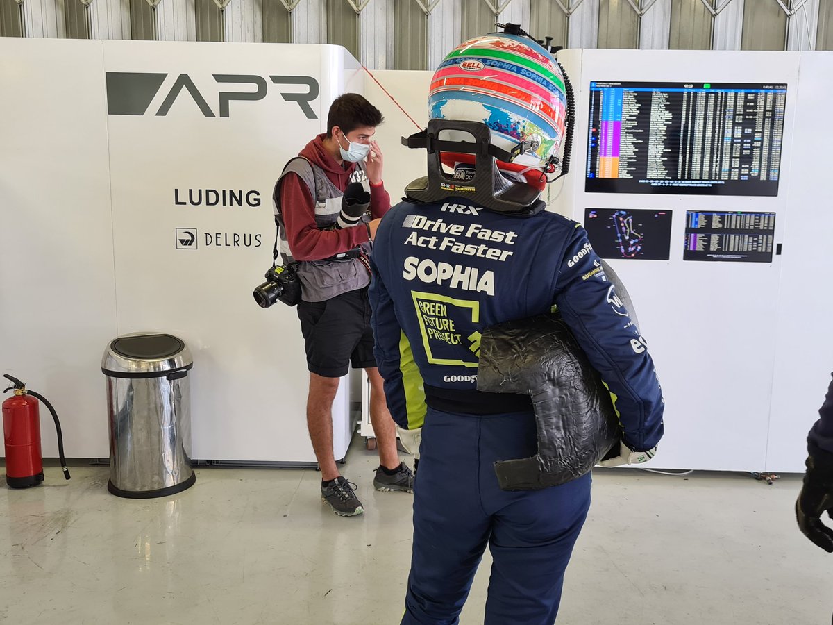 APRacingTeam's tweet photo. Halfway through @EuropeanLMS
FP1 and the #26 @GDrive_Racing crew are currently P2 on a 1m32 440s, two tenths ahead of the #25 in P5. Over at #24, @APRacingTeam has just installed @SophiaFloersch 

#APRacingTeam #ELMS #4HPortimao #DriveFastActFaster | #GreenFutureProject #GFP https://t.co/TSBLtNGPVz