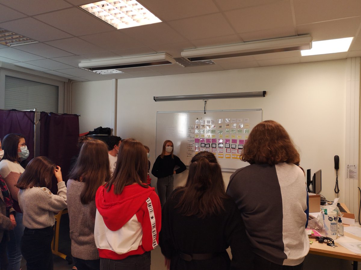 EmileCdi's tweet photo. Séances d'éducation à la vie affective et sexuelle en 3e : la contraception. @CollegeChartier https://t.co/uiDNtlHvix