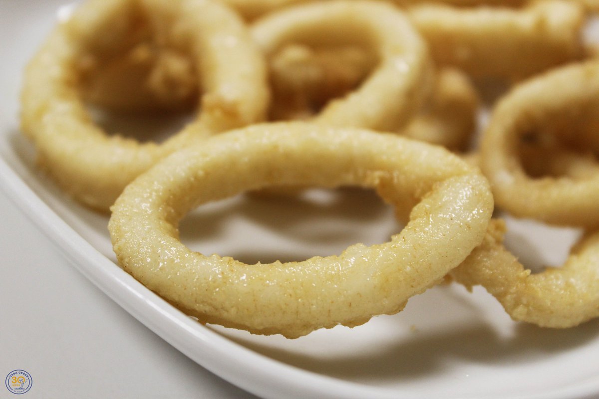 CasaCesarDelfin's tweet photo. 👀 Zoom
Así de bien se ven nuestros #calamares a la romana, el secreto está en el rebozado 😉
Disfrútalos en #CasaCesar‼️
📍 Isabel de Villena, 71. Valencia. 
#valencia #restaurantes https://t.co/3nm99panIV