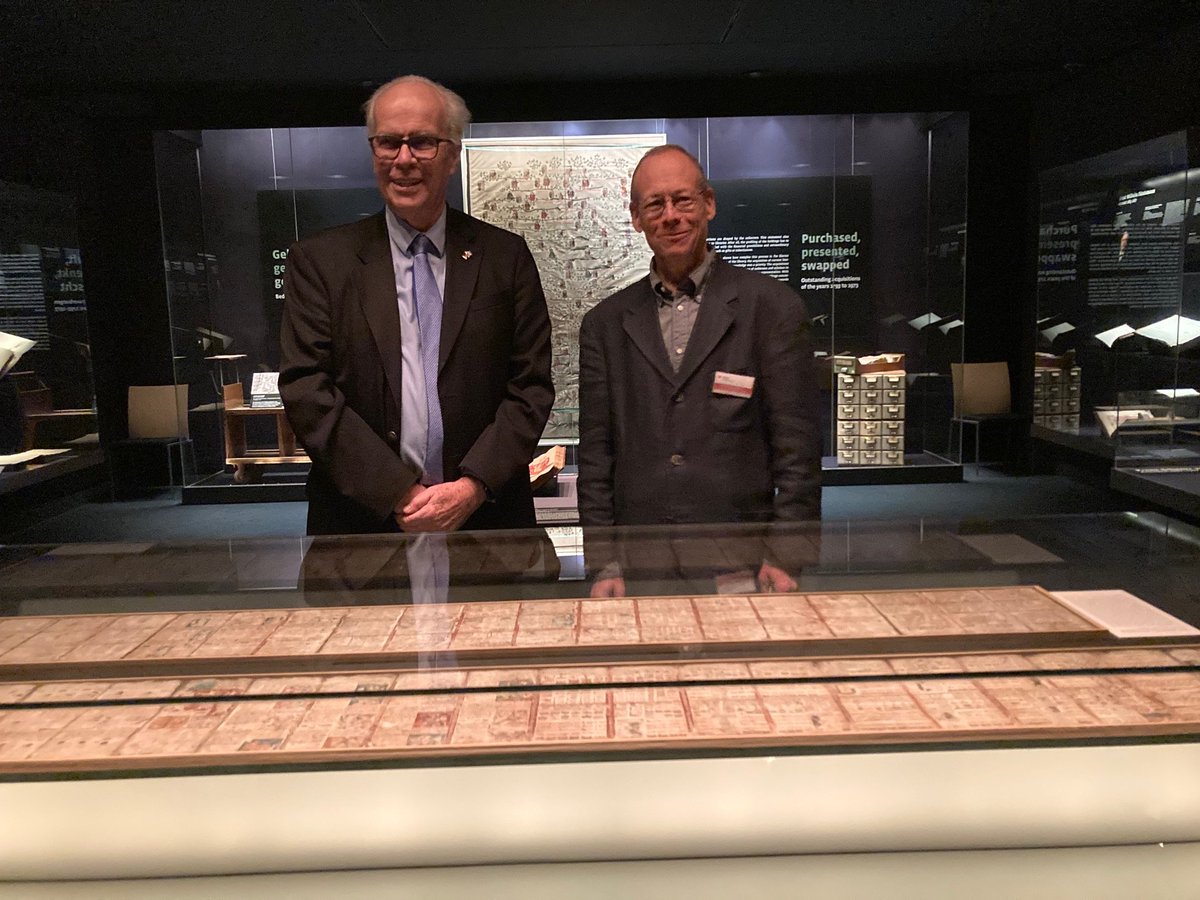 SLUBdresden's tweet photo. Botschafter der Republik #Guatemala in Deutschland, Jorge Alfredo Lemcke Arevalo, heute zu Gast @SLUBdresden. Begeisterung über die "Explanation" zur berühmten #Maya-Handschrift, den #CodexDresdensis, in der Schatzkammer der SLUB. #MayaCodex digital >> https://t.co/daTjVVPhu0 https://t.co/TjswNptiD4