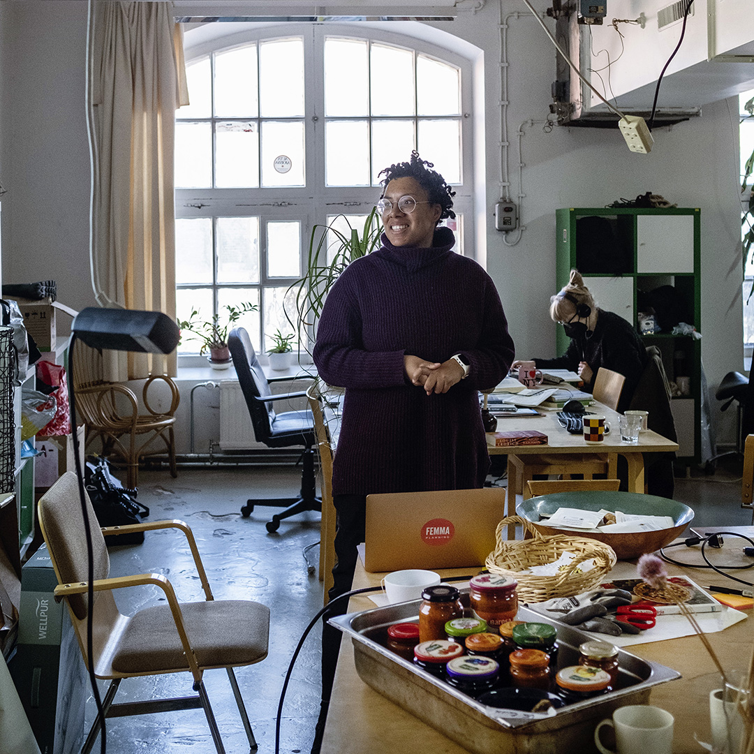 MFA_fi's tweet photo. Syyslomaviikolla vietimme jälleen kolme päivää #FillThisSpace-koulussa. Näiden päivien aikana keskustelimme puuarkkitehtuurista ja esteettömyydestä, teimme massoituskonsepteja Meri-Rastilaan ja vastaanotimme @MFA_fi juuri saapuneen kokoelmalahjoituksen. https://t.co/q95I827E5U