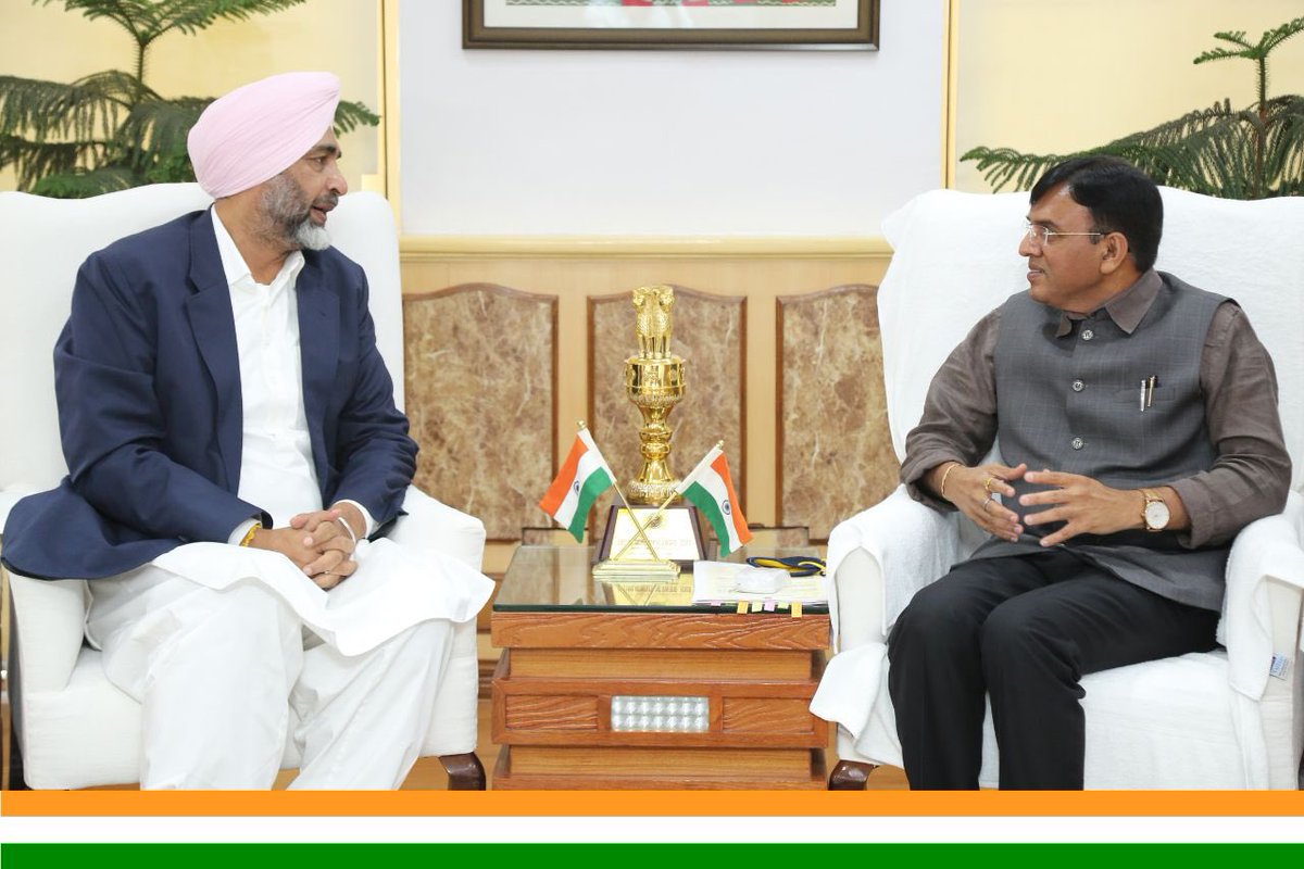 MSBADAL's tweet photo. “Bathinda Pharmaceutical Park Would Serve the Entire Nation”: Meeting with Union Minister, Dr. Mansukh Mandaviya, in New Delhi to present the case of Bathinda as a National Pharmaceutical Park. https://t.co/tziF5gQZkw