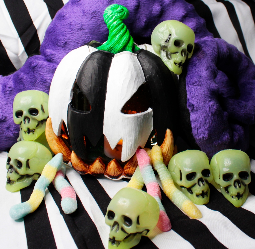 TentacleSpine's tweet photo. What's Halloween without the Ghost with the Most? We absolutely HAD to do a Beetlejuice themed Jack O'Lantern, complete with a green glittery interior! https://t.co/uBbeapkUAJ