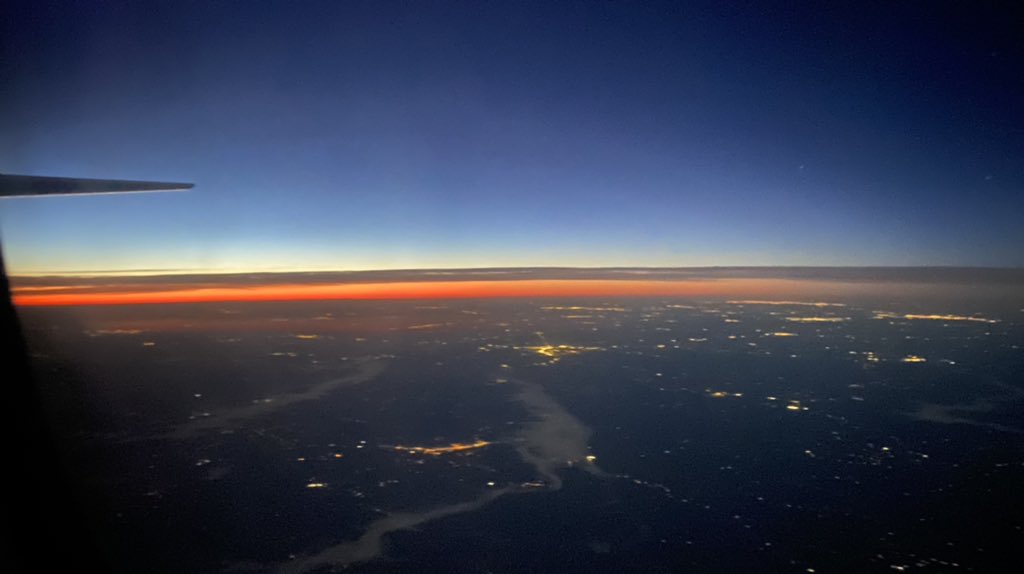 MichaelBCain's tweet photo. ✈️ Sun rise somewhere over Missouri. https://t.co/ga5ViY2Mvs