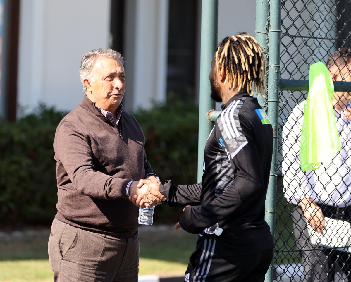 Başkanımız Ahmet Nur Çebi, futbol takımımızın bugünkü antrenmanını izledi. 🤜🏻🤛🏻

#BJKvGS | #BoğazınKartalı