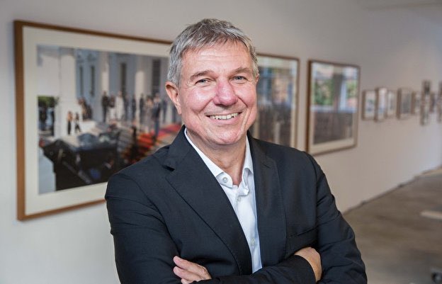 ca_nieri's tweet photo. Honoured to have Daniel Biskup, the German photographer witness of Angela Merkel’s political life, exceptionally in Italy with the photo exhibit “Angela Merkel, fragments of History” (Anghiari, 24.10-1.11.2021)
#cadiniericulturevents @DanielBiskup #AngelaMerkel https://t.co/9kfq3kZyeS