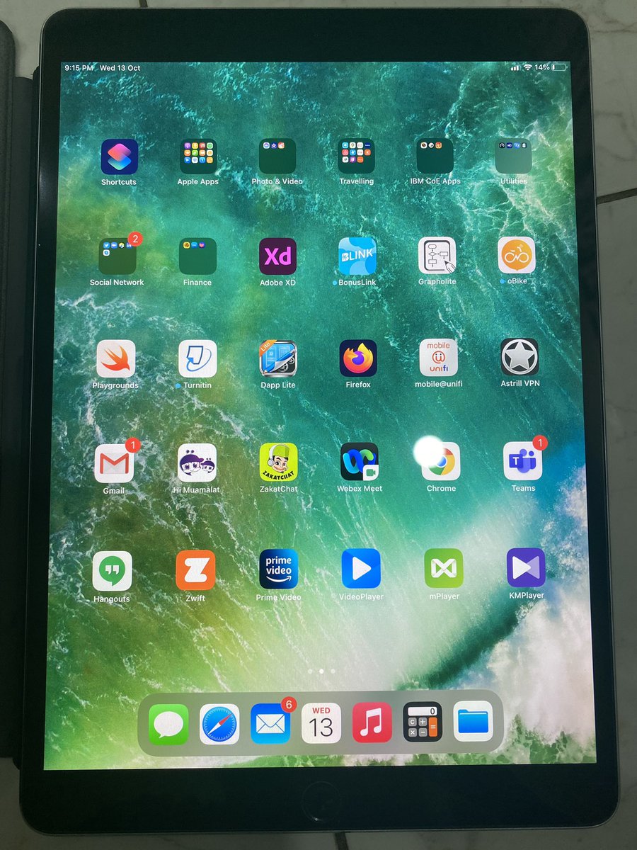 ariffgarcia's tweet photo. @KuantanTV iPad Pro 10.5” 512GB WiFi + Cellular untuk dijual! Condition: 9/10, cover depan terkopek sikit (refer gambar) - semua functions perfect, xde masalah. DM / reply untuk maklumat tambahan. Harga RM2,950 https://t.co/Xf3ANEPRRj https://t.co/D5XE9Ooln2