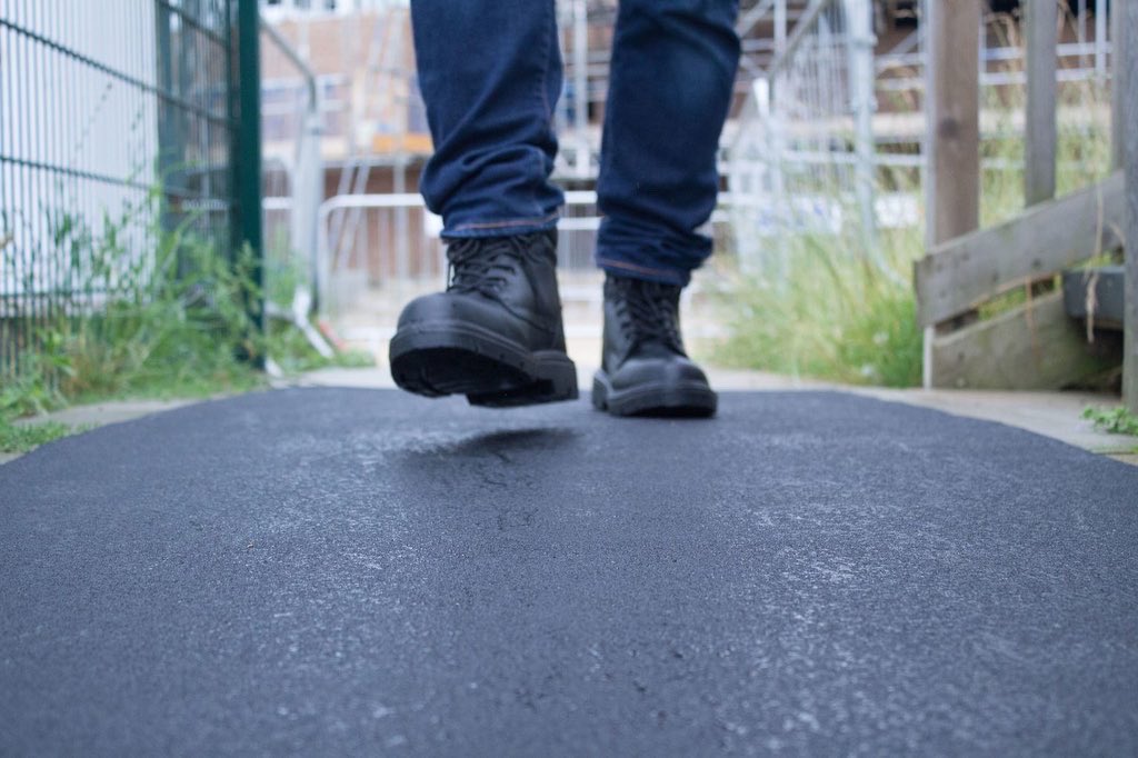mattingsolution's tweet photo. As the rain is getting heavier and more common in these autumnal months, we need to take precautions to ensure we have safety when moving around on the wet surfaces… 💦 

This is why Matting Solutions have a large range of outdoor anti-slip mats, which can help keep you safe! 👷‍♂️ https://t.co/8kVqFokaSu
