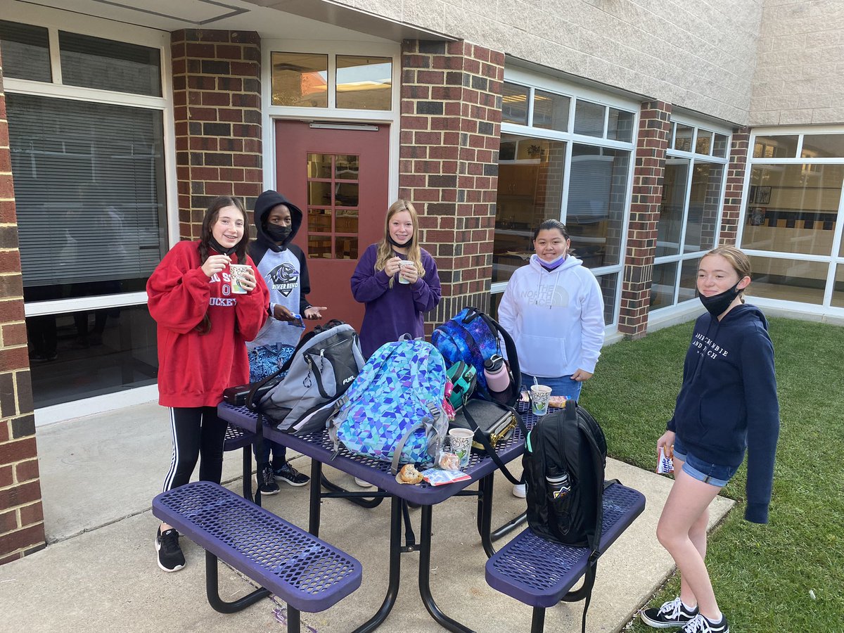 RiverBendBands's tweet photo. Band 8 breakfast was a great way to start the day 🎶 ☕️ #bandfam @RBMS_Official https://t.co/HQW5vLGQy5