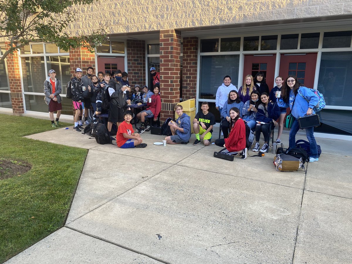 RiverBendBands's tweet photo. Band 8 breakfast was a great way to start the day 🎶 ☕️ #bandfam @RBMS_Official https://t.co/HQW5vLGQy5
