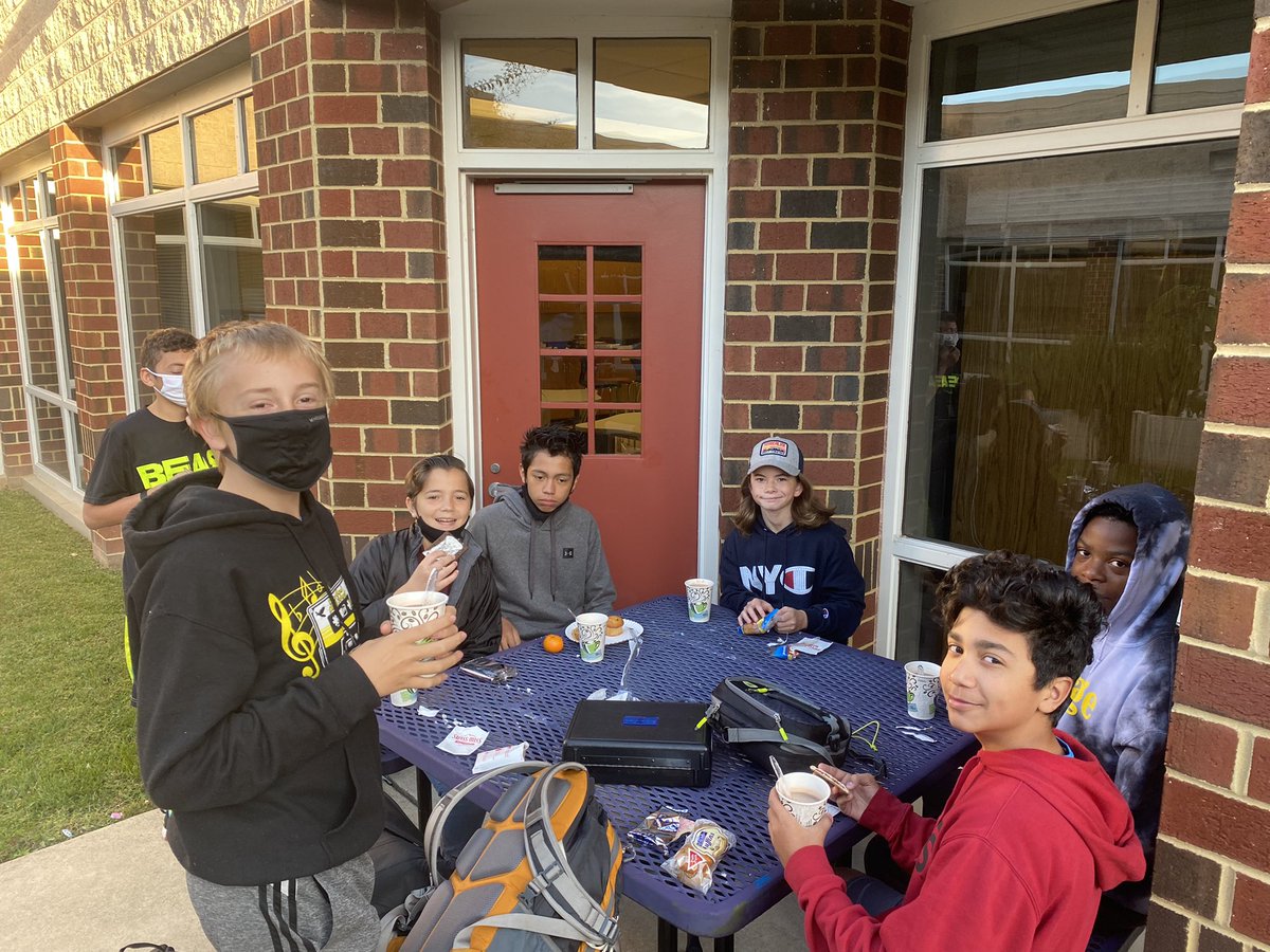 RiverBendBands's tweet photo. Band 8 breakfast was a great way to start the day 🎶 ☕️ #bandfam @RBMS_Official https://t.co/HQW5vLGQy5