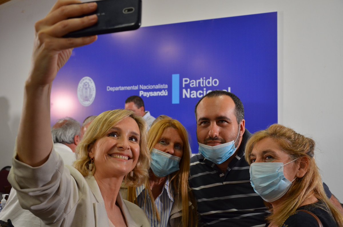 lauraraffo's tweet photo. Gran reunión de departamentales en Paysandú!
Gracias @MuriaGerardo por recibirnos en un lugar que tan lindos recuerdos me trae de mi niñez.
Muy buen intercambio de experiencias junto a @SeccoAlejandro y @IturraldeVPablo .
Me quedo con el cariño de los sanduceros y su bandera. https://t.co/PT2caprgHM