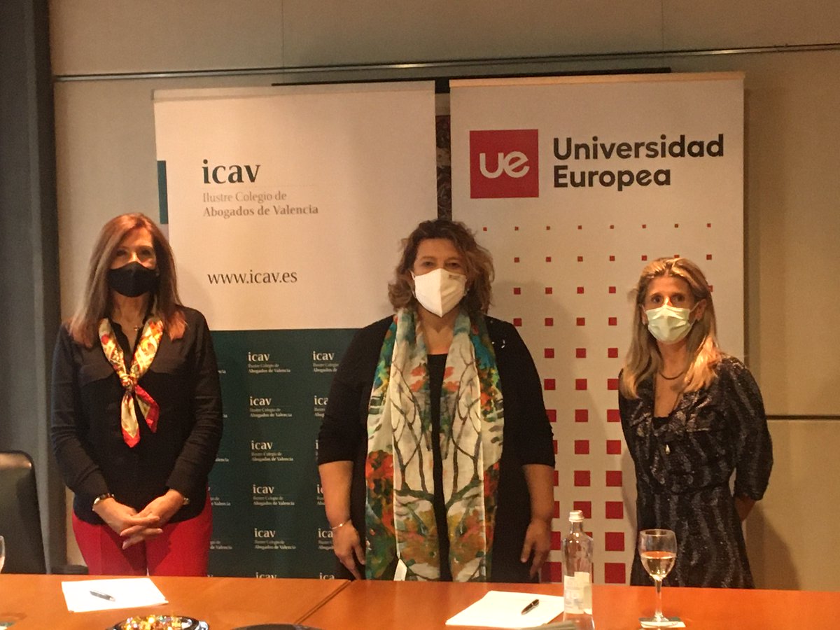 ✍🏽 Convenio entre el #ICAV y la <a href="/UEValencia/">Universidad Europea de Valencia</a>. Estudiantes participarán en casos pro bono tutelados por abogados voluntarios. 

👇La decana del Colegio, Auxiliadora Borja, junto a la rectora  de la UEV, Mª Rosa Sanchidrián y la decana de la Facultad de CS, Carla de Paredes