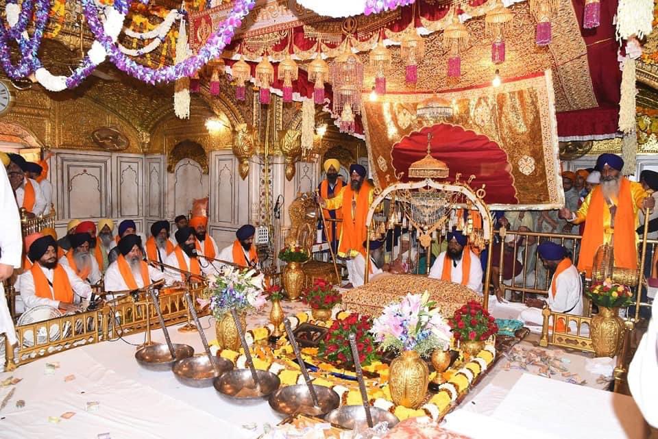 dashmeshpita's tweet photo. ਹਰਿ ਆਵਤੇ ਕੀ ਖਬਰਿ ਗੁਰਿ ਪਾਈ ਮਨਿ ਤਨਿ ਆਨਦੋ ਆਨੰਦ ਭਏ ਹਰਿ ਆਵਤੇ ਸੁਨੇ ਮੇਰੇ ਲਾਲ ਹਰਿ ਲਾਲ ॥

From the Guru, I received the news of the Lord's arrival. My mind and body became ecstatic and blissful, hearing of the arrival of the Lord, My Beloved Love, my Lord.

Dhan Guru Ramdas Ji ￼ https://t.co/7YA9ZF14su
