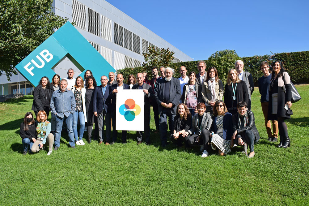 UManresa's tweet photo. La FUB fa visible el compromís i la implicació amb la ciutat amb la campanya SUMEM https://t.co/0dAKg3f0Pl https://t.co/oAZvGFVFCI
