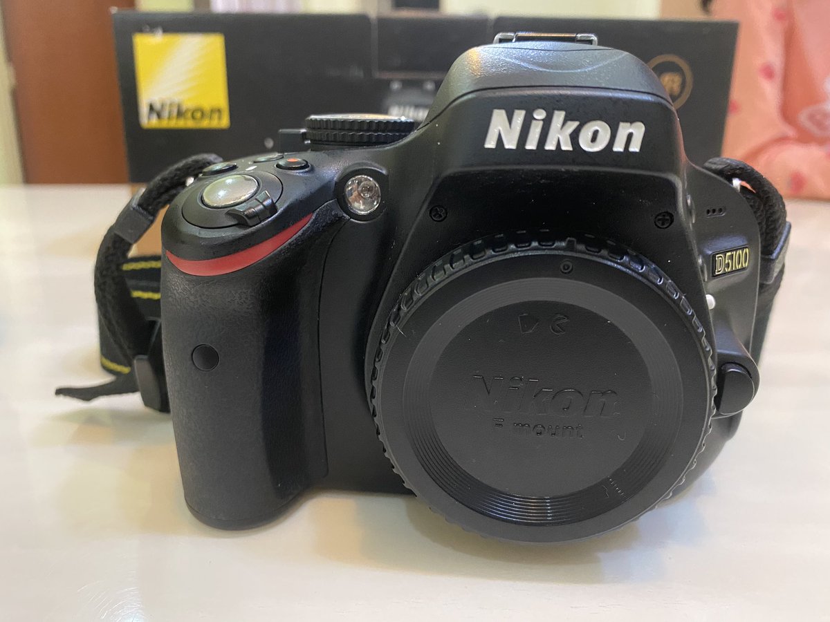 ariffgarcia's tweet photo. @KuantanTV DSLR Nikon D5100 untuk dijual! Complete set dgn beg, 2 lens (18-200mm VR &amp; 50mm). Light fungus and burnt pada LCD. As is RM1,000. #Carousell https://t.co/4TNS4ZIliM https://t.co/Z4FEEZmJnQ