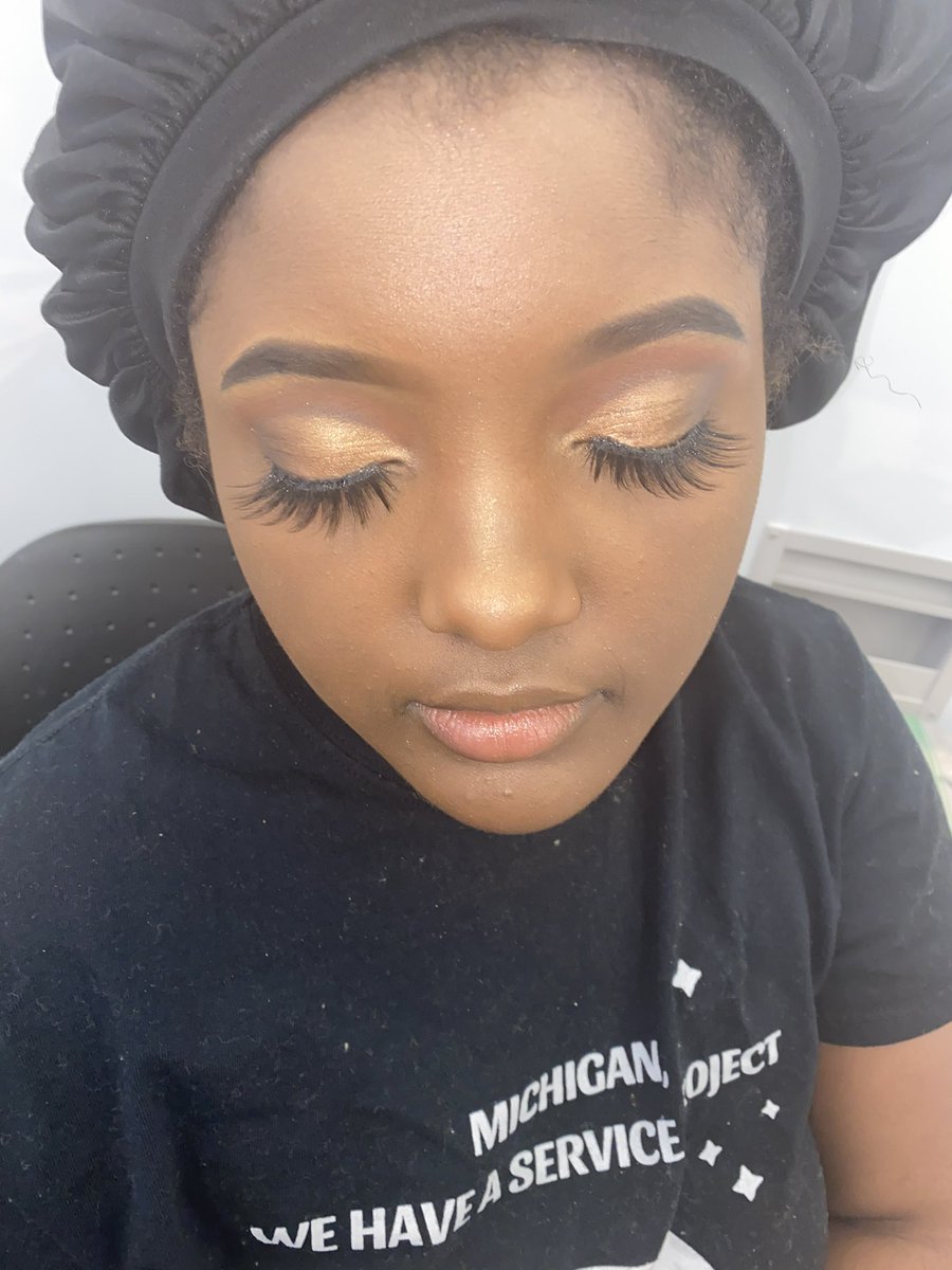 jaz_themua's tweet photo. Ladies book with the best 😍🥵 Text link in bio 🗣.    #ghoe #ncat #uncg #ncat22 #ncat23 #ncat24 #blackmua #supportsmallbusiness #atlmakeupartist #detroitmua https://t.co/gcs14ooSIS