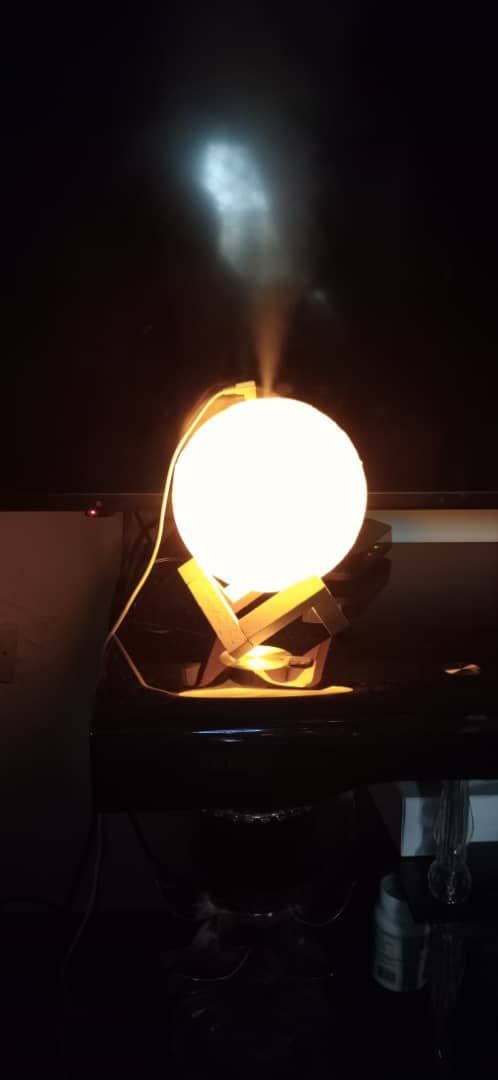 checksense_'s tweet photo. HUMIDIFICATEUR EN LUNE 3D 

*diffuseur de brume fraîche 
*veilleuse de nuit
*plusieurs lumières 
*juste introduire de l'eau et parfumer la salle
*fonctionne au courant électrique 

Prix 9.000f interessé ib 
Contact: 695213243
#douala #yaounda #cameroun https://t.co/AZAjBzVJqi