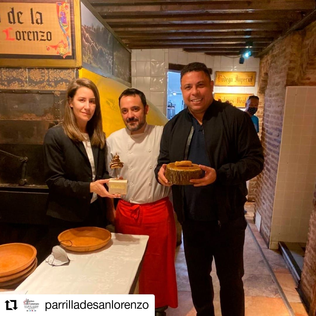 ¿Qué pasa si mezclamos un Pincho de Oro con un Balón de Oro? 😁 Pues que pasamos un rato súper agradable en la <a href="/parrillalorenzo/">parrilladesanlorenzo</a> con <a href="/Ronaldo/">Ronaldo Nazário</a>⚽

Él ya ha probado 'Churro', el Pincho de Oro del XXIII Concurso Provincial de Pinchos de Valladolid, ¿a qué esperas tú? 😜