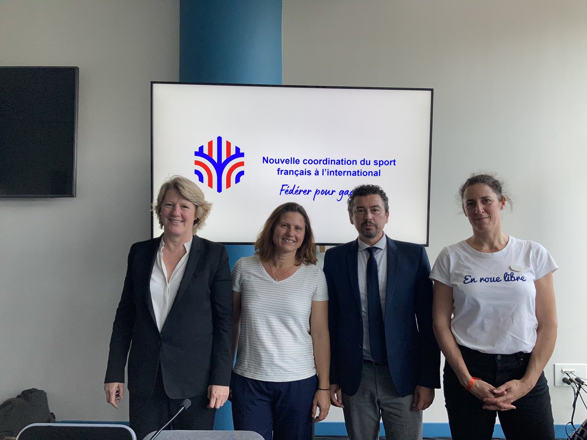 Très fière d’avoir réactivé le comité du sport français à l’international qui avait permis la réussite de la candidature de #Paris2024 
Cette nouvelle coordination a vocation à nous fédérer pour accroître l’influence et l’attractivité de la 🇫🇷 sur la scène sportive internationale