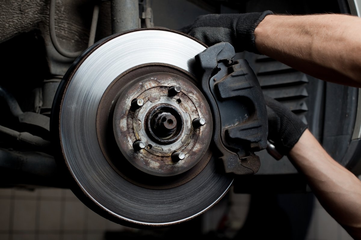 CDJRofSeminole's tweet photo. If your brakes are sounding squeaky, it's time to get them serviced! Right now, get $25 off a brake service when you bring your vehicle into our service center.

Find our service specials here: https://t.co/jYZt1TeePZ https://t.co/3bSgSCZ17V