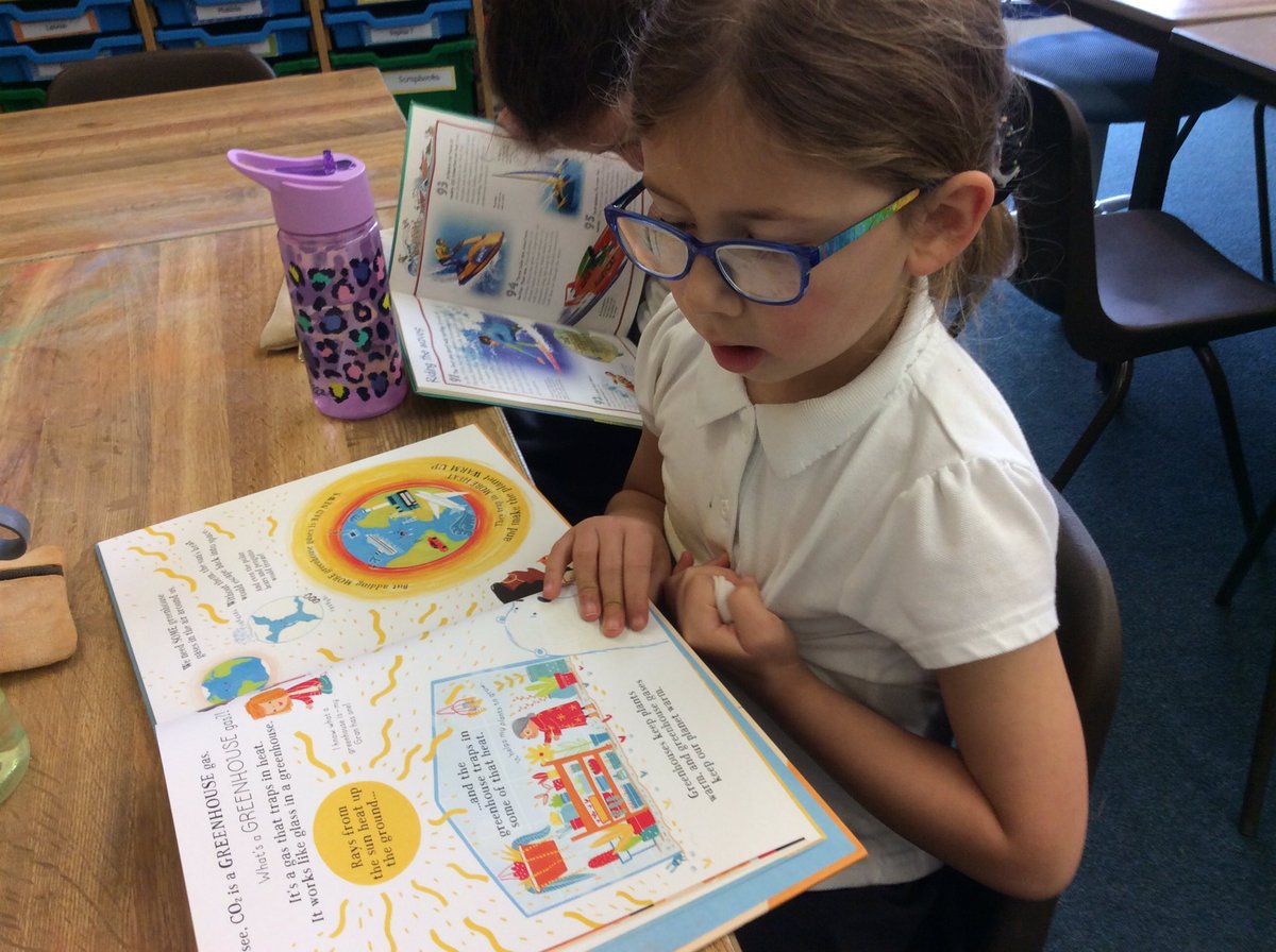 CVJSchool's tweet photo. More photos of us enjoying ‘Can we really help the polar bears?’
@Usborne 
#CanWeReallyHelpPolarBears 
@readingagency https://t.co/Hr67pvLMjb