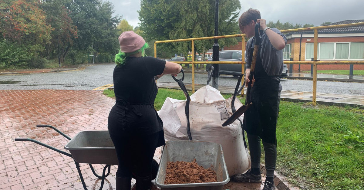 StHelensCollege's tweet photo. The impact on our local community goes beyond just humans- we have to consider the animals we share our space with too!

Our Animal Management students recently renovated the terrapin pond at our STEM Centre Campus.🐢

#CollegesWeek #LoveOurColleges #GetInGoFurther https://t.co/qjpkP8roWU