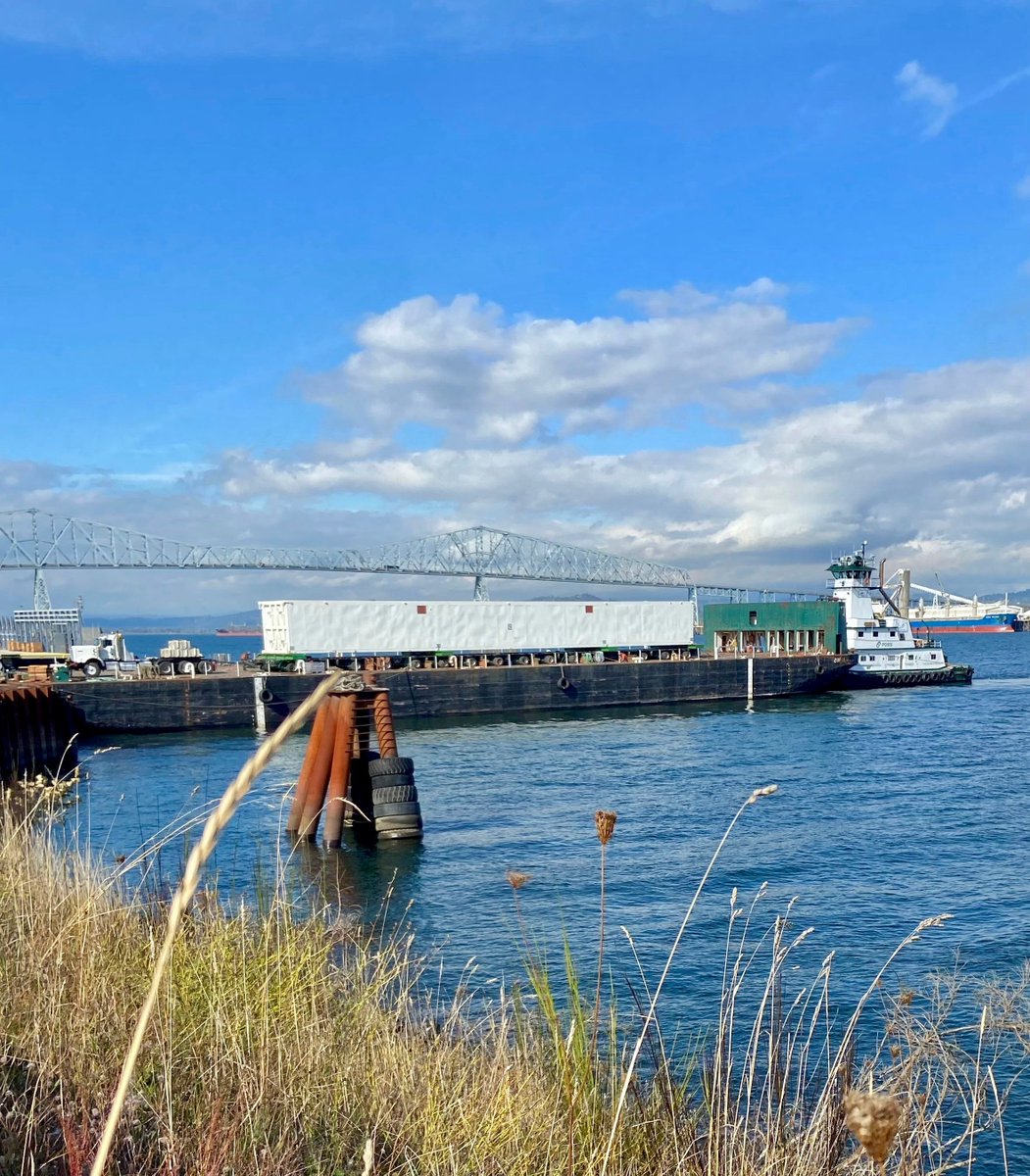 FossMaritime's tweet photo. Foss Columbia Snake River crews recently completed a project for Omega Morgan to offload high, wide and heavy cargo directly from BBC Austria, loaded aboard 286-3 Barge.  Foss' P.J. Brix, assisted and offloaded ashore in Rainier, Oregon.
📸: PJ Brix Crew https://t.co/SQEw8WRnvm