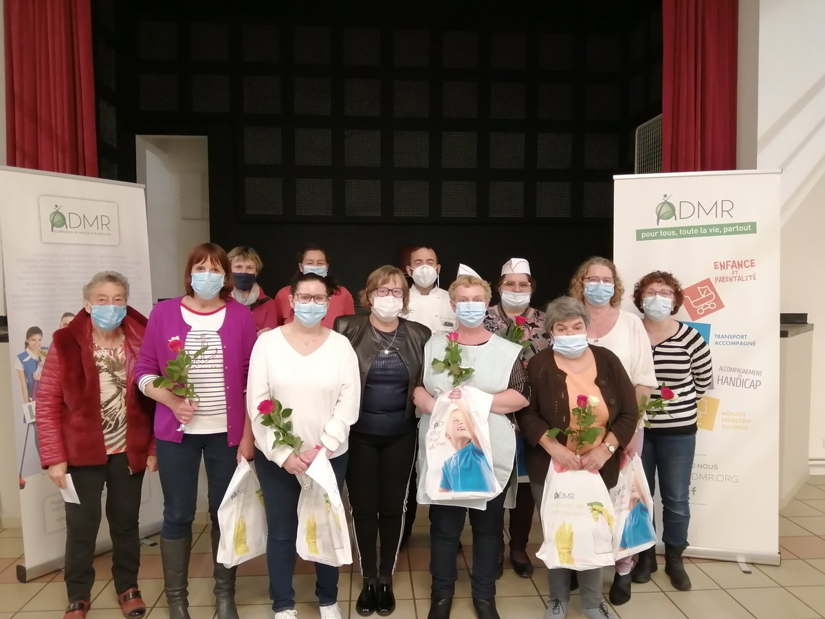 AdmrDes's tweet photo. Mercredi, s’est déroulé notre 1er concours de cuisine ! 7 salariées présentes. Un jury, composé des membres de la commission com et de Cédric Lesieur, chef cuisinier ardennais, ont gouté les recettes. Les recettes seront offertes dans un livret aux https://t.co/F8HOG866HD https://t.co/ZZLoia7Qch