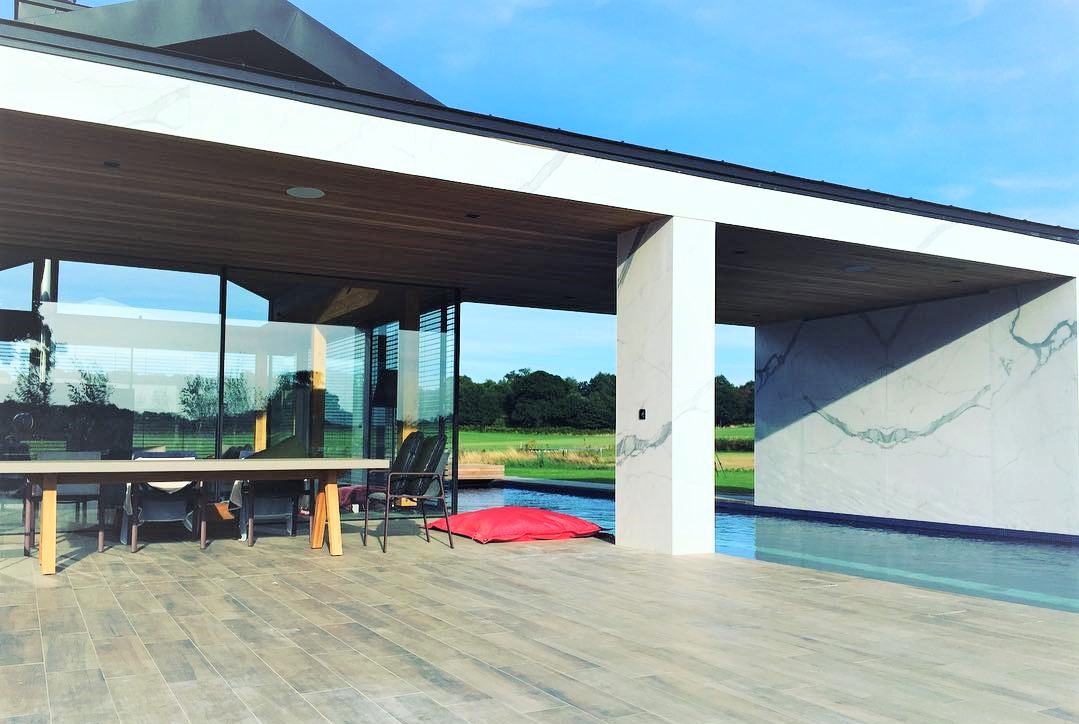Are you missing the summer? Check out this stunning patio and pool (with glazing supplied by us), and tell us how you would use this space if the weather was right.