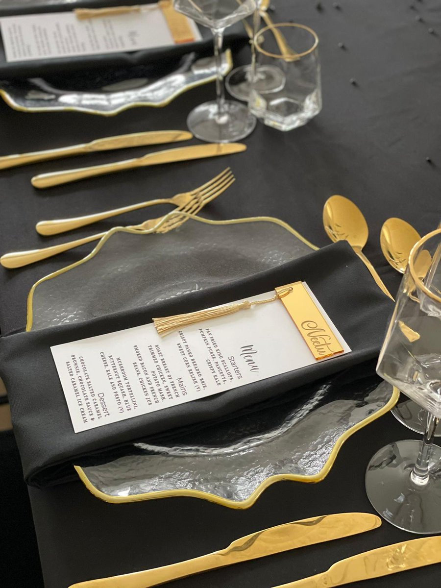 ByJulesServices's tweet photo. Dinner for 14. Loved styling this for our lovely client. Contact us on 07522869821 to book our services. #privatedining #dinner #dinnersetting #blackandgold #corporatestyling #partysetup #eventpro #eventplanner #eventprofsuk #eventstylist https://t.co/NTLFvJnHH6