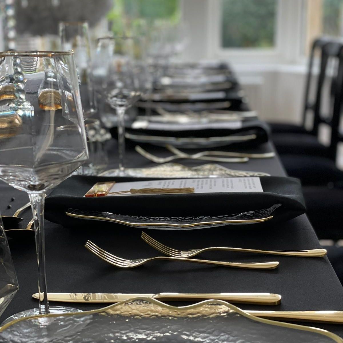 ByJulesServices's tweet photo. Dinner for 14. Loved styling this for our lovely client. Contact us on 07522869821 to book our services. #privatedining #dinner #dinnersetting #blackandgold #corporatestyling #partysetup #eventpro #eventplanner #eventprofsuk #eventstylist https://t.co/NTLFvJnHH6