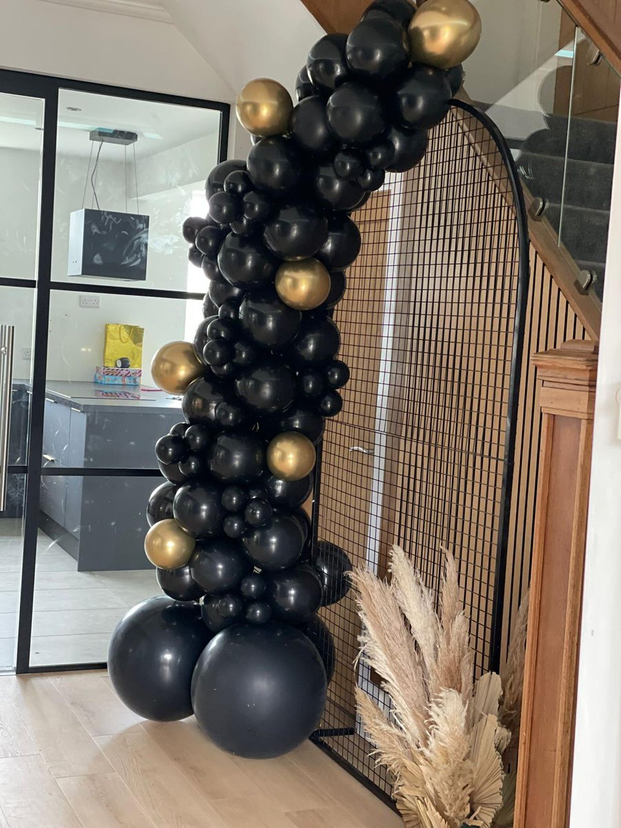 ByJulesServices's tweet photo. Dinner for 14. Loved styling this for our lovely client. Contact us on 07522869821 to book our services. #privatedining #dinner #dinnersetting #blackandgold #corporatestyling #partysetup #eventpro #eventplanner #eventprofsuk #eventstylist https://t.co/NTLFvJnHH6