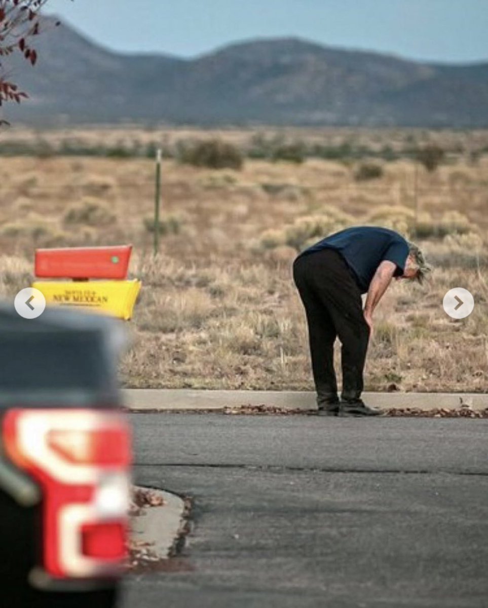 sonico's tweet photo. Las primeras imágenes de Alec Baldwin tras la tragedia, fotos #ElClarin https://t.co/4YFyz8fnCv https://t.co/nUxVA3VhDN