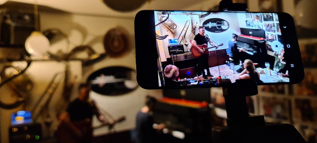 LeVERSEMusic's tweet photo. GRACIAS @PabloDeTorres Y @cafedealba sin palabras!! Ahora entiendo tantas cosas!! GRACIAS Pedro Larrosa , @MoyGomar y Gemío Producciones, GRACIAS!!
P.D: Que te miren como nos miran Quique Garcés, @anapeinadop y @eliannedrinksw1 @eliannedrnkwine ❤️
📸 @RaiMarin
#musica #cafedealba https://t.co/s6JeyLtSkM