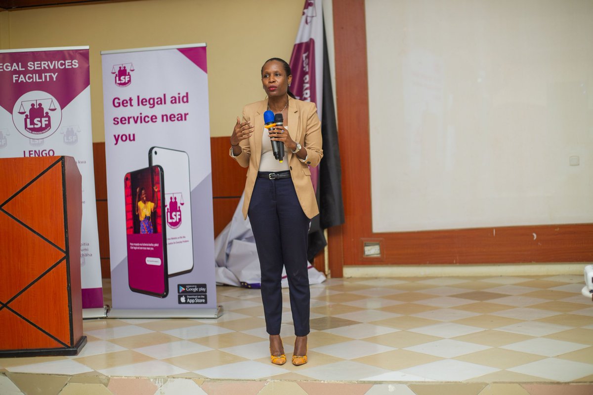 Afisa Mtendaji Mkuu wa Shirika la LSF Lulu Ng'wanakilala akizungumza na wakurugenzi wa mashirika ya watoa huduma za msaada wa kisheria pamoja na wasaidizi wa kisheria zaidi ya 200 kutoka Tanzania wakati wa mkutano wa siku mbili wa wanufaika wa LSF  uliofanyika Dodoma kuanzia jana