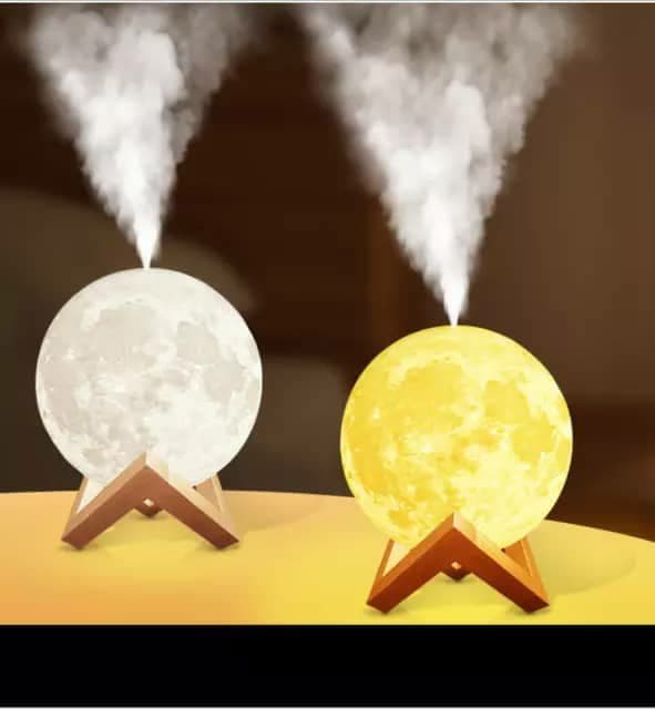checksense_'s tweet photo. HUMIDIFICATEUR EN LUNE 3D 

*diffuseur de brume fraîche 
*veilleuse de nuit
*plusieurs lumières 
*juste introduire de l'eau et parfumer la salle
*fonctionne au courant électrique 

Prix 9.000f interessé ib 
Contact: 695213243
#douala #yaounde https://t.co/vzloROVX96