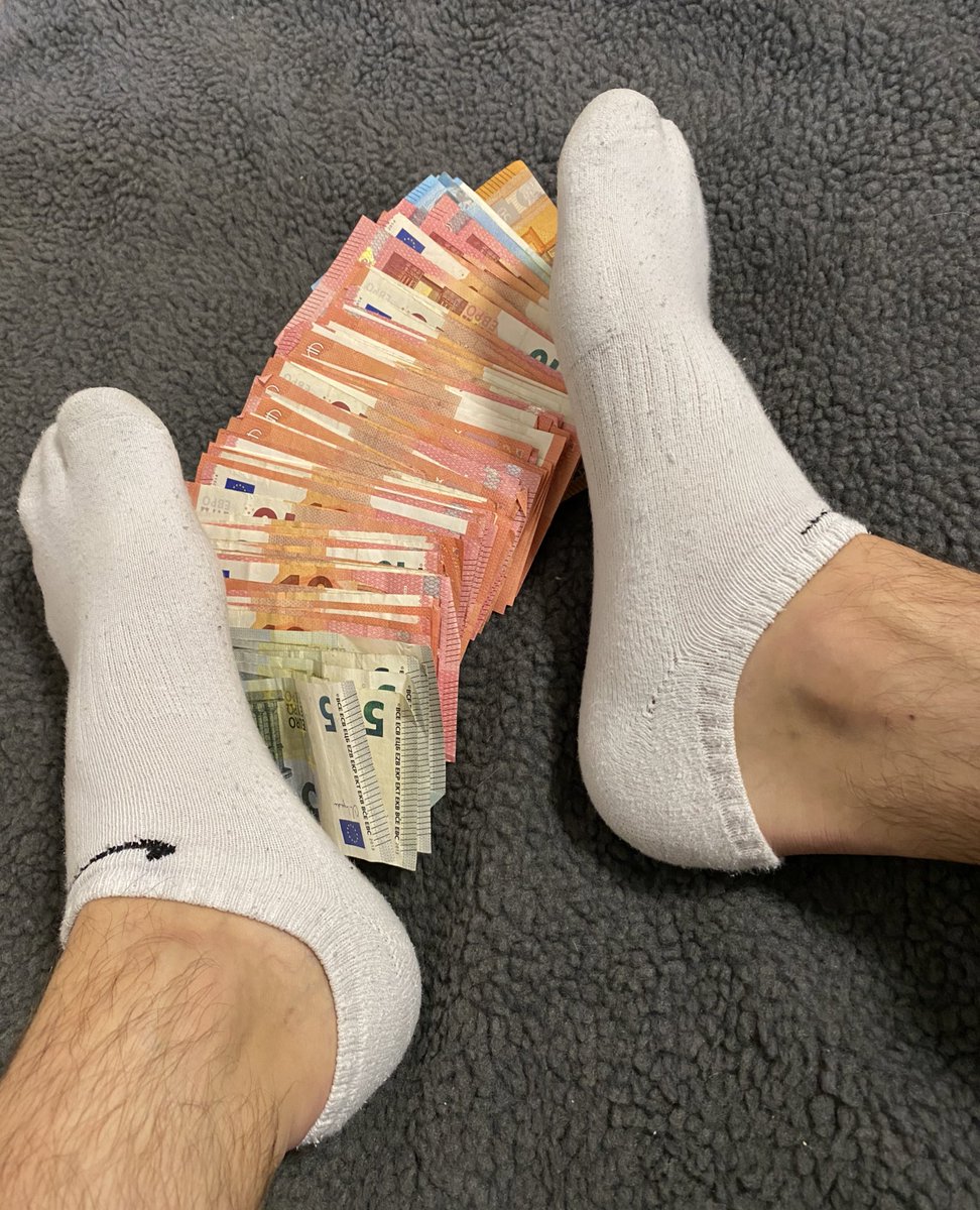 KentheCashBoy1's tweet photo. Ich liebe dumme Zahlschweine 😍.          #sub #money #socks #socksniffer #sockjob #master #moneymaster https://t.co/QFYuxOreq3