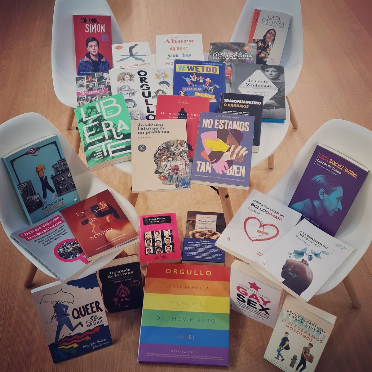 "Gracias" a la Asociación de Abogados Cristianos por habernos dado una lista interesantísima para la sección LGTBI+ de nuestra librería y así poder seguir educando en la libertad, el respeto y la diversidad sexual. Secuestrad los libros que queráis, #EstaOlaNolaParaNadie