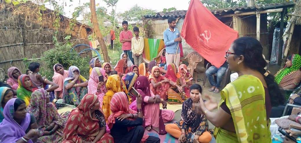 स्वयं सहायता समूह व जीविका की दरभंगा जिला (बिहार) की नेता कामरेड माला कुशेश्वरस्थान से जिला परिषद की चुनाव लड़ रही हैं। कोरोना काल में समूह की महिलाएं लोन की क़िस्त नही दे पा रही थी, तब उनको अपमानित किया जा रहा था इसके खिलाफ दरभंगा से लेकर पटना तक की लड़ाई का नेतृत्व किया हैं।