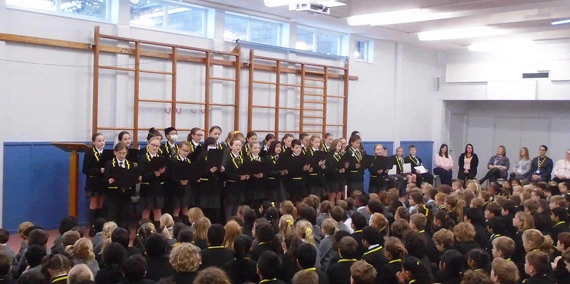 stockportgs's tweet photo. This morning in #SGSJuniorSchool assembly, the Year Five and Six #Choir sang “Believe” by Lin Marsh.
They sang in two parts, with a #melody line and #descant.
The song is all about believing in yourself, having dreams, reaching your goals and having good friends to care for us. https://t.co/0q0FNrTaFa
