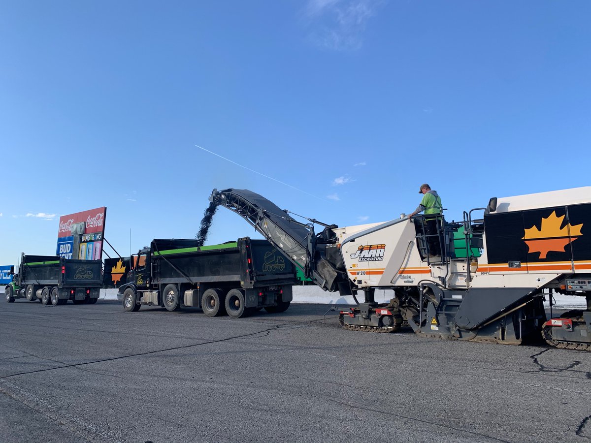 DelawareSpdway's tweet photo. We have a few more construction photos of the milling process from Wednesday courtesy of  
@JAARExc and @AAROCAgg! https://t.co/Q0zx77TCNL