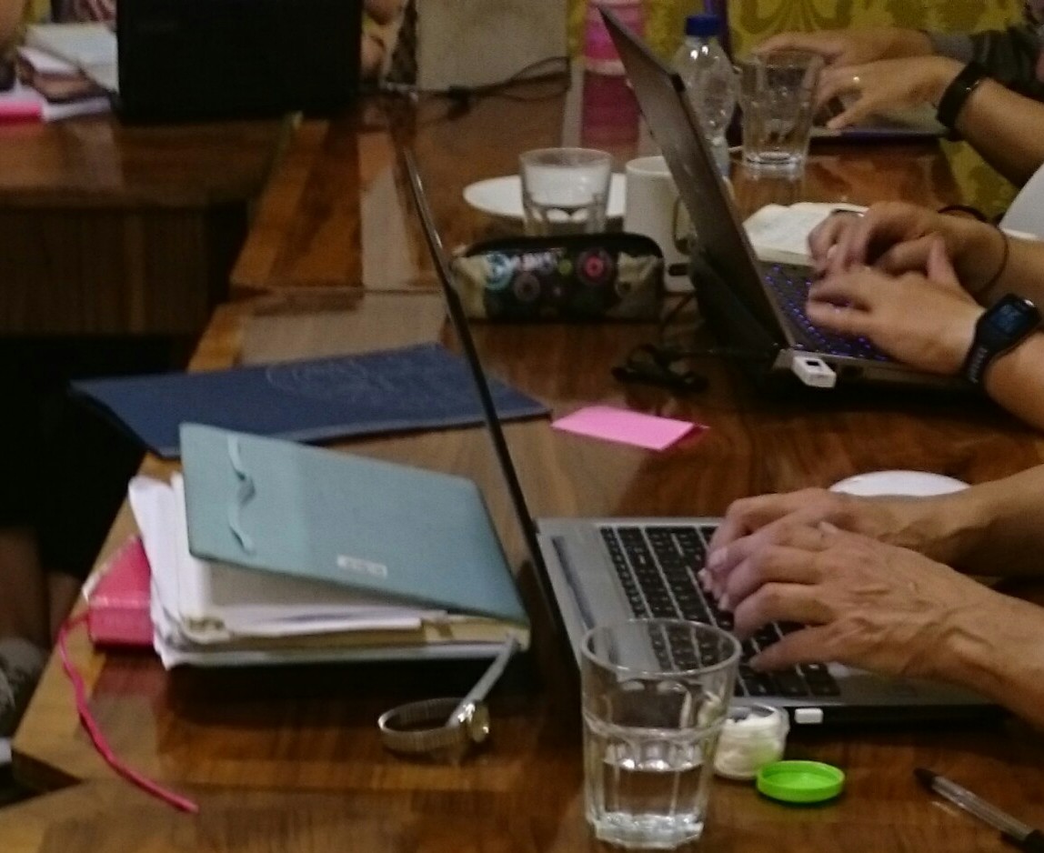 LivResearcher's tweet photo. How much time do you need to get academic writing done? 
Less than you think suggests @DrSaetnan! in the latest researcher blog post https://t.co/CJjoA7NJ6F 
Set small goals now and use #WriteFest21 Power Hour of Writing during #AcWriMo to make progress. 
https://t.co/o8NH9WnvHV https://t.co/atgUHbBZxh